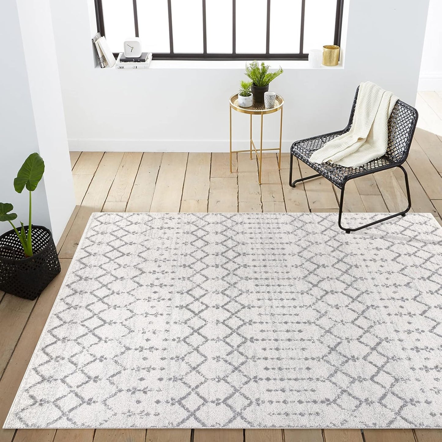 Bohemian Rug Classic 4x6 White and Grey Area Carpet