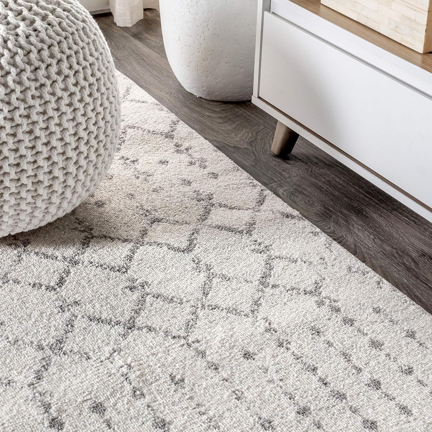 Bohemian Rug Classic 4x6 White and Grey Area Carpet