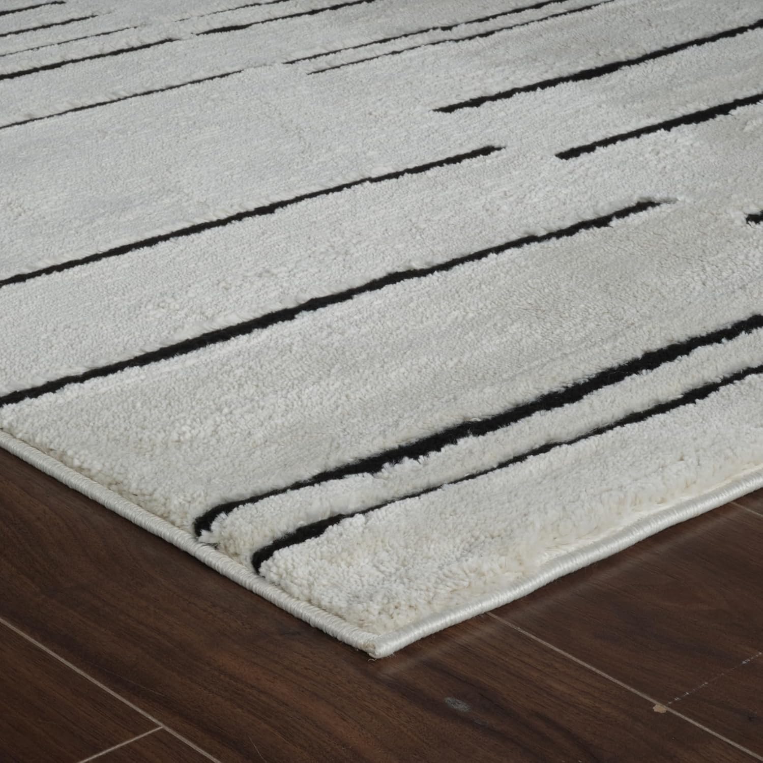North Collection Boho Rug 4x6 High Quality  Rectilinear White and Black Area Rug