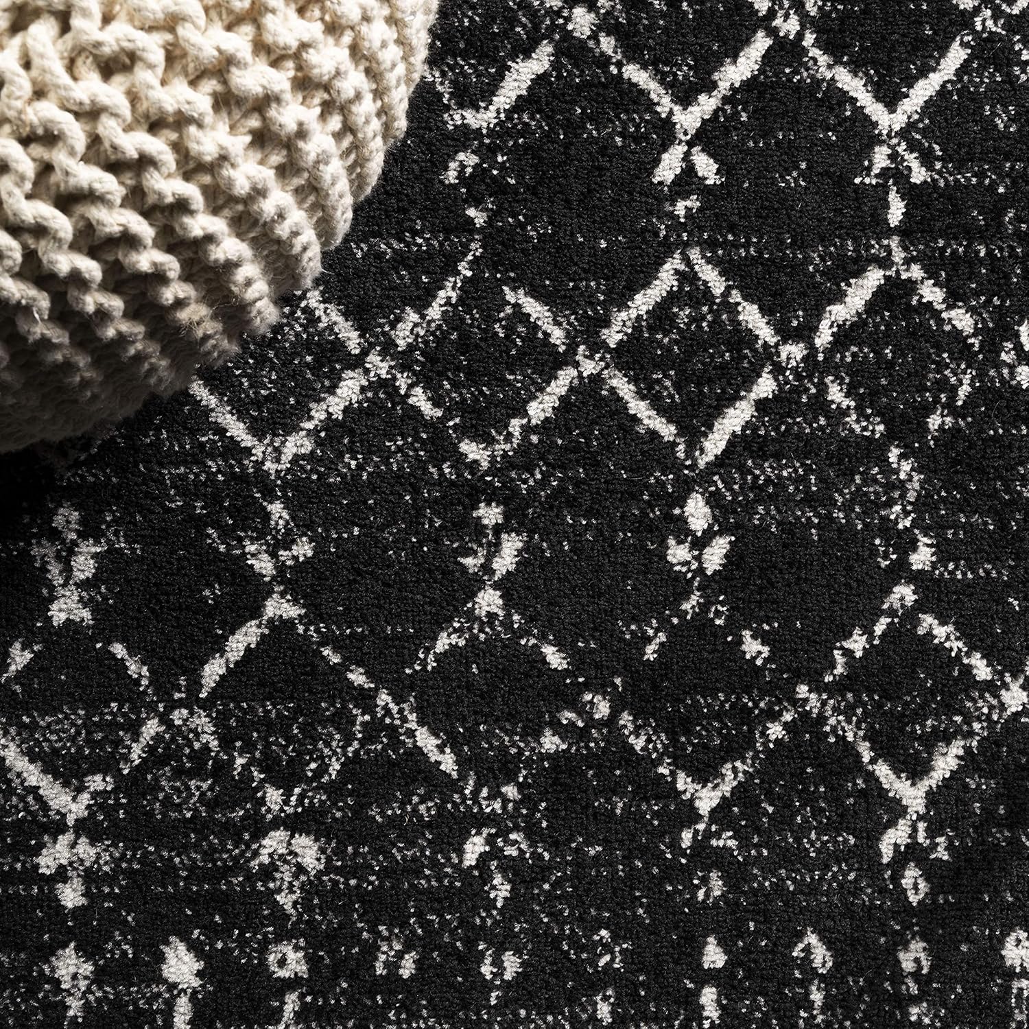 Bohemian Rug Classic 4x6 Black and White Area Carpet